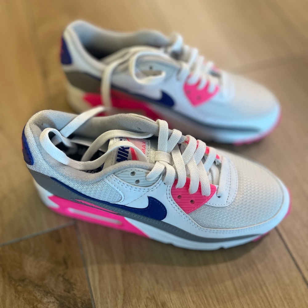 Nike Airmax 90’s Women’s size 7.5 White, hot pink & blue